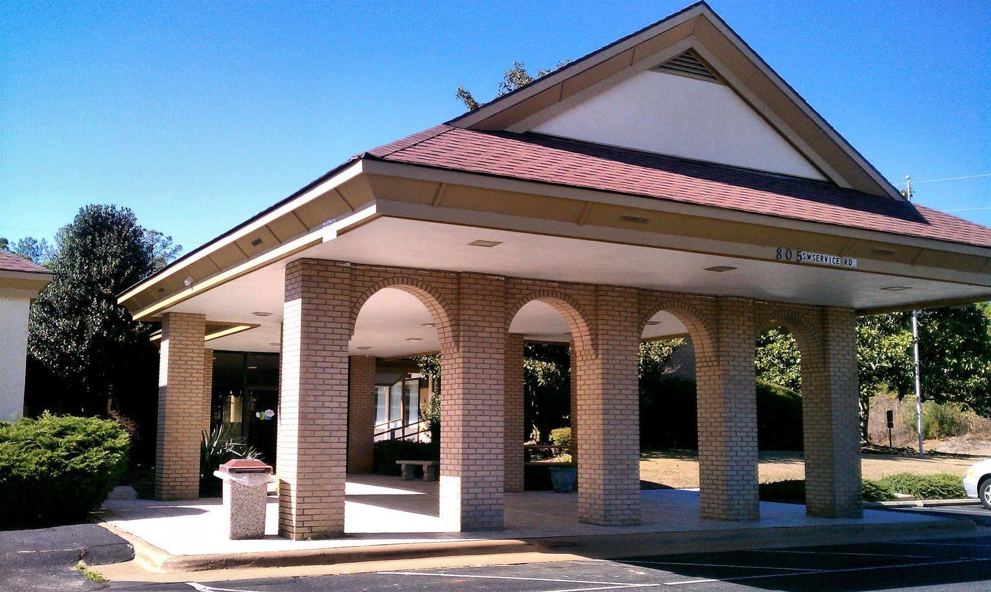 Days Inn & Conf Center By Wyndham Southern Pines Pinehurst Exterior foto